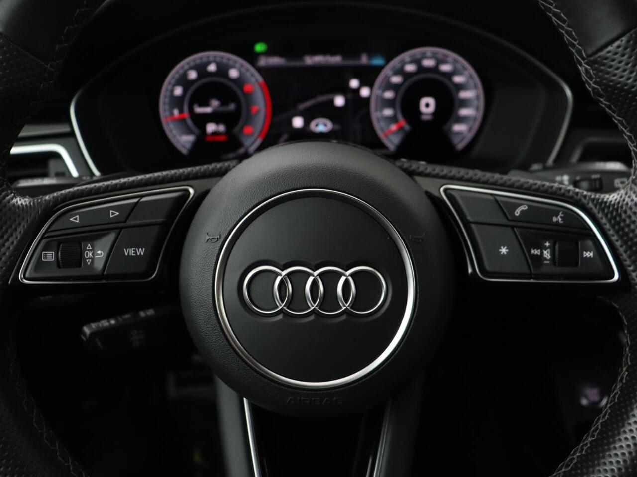 Audi A4 35 TFSI S edition Competion | Origineel NL | Trekhaak | Sfeerverlichting | Virtual Cockpit | Carplay | Sportstoelen | Half leder | Full LED | Navigatie | Parkeerhulp | Cruise control | S Line