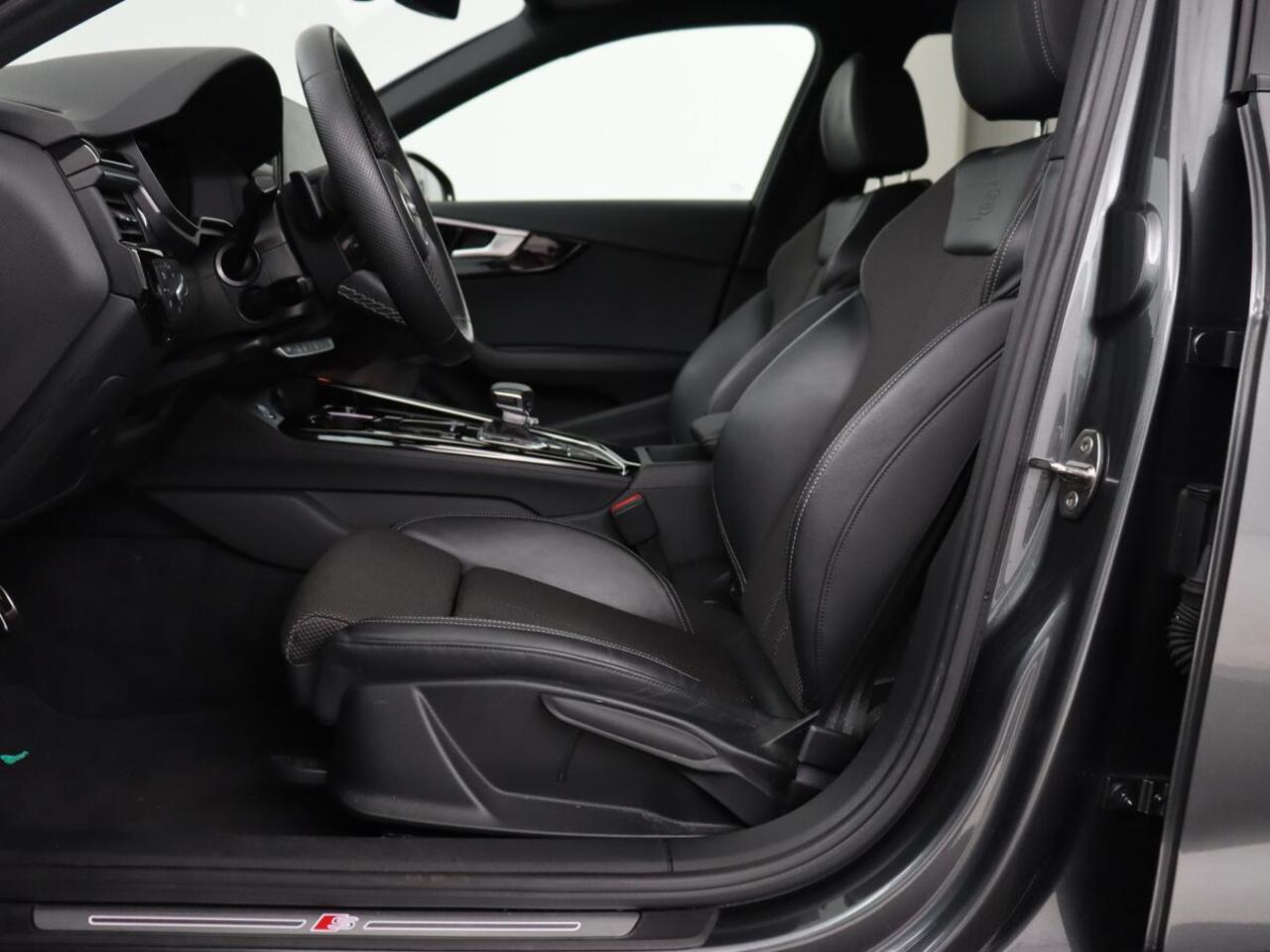 Audi A4 35 TFSI S edition Competion | Origineel NL | Trekhaak | Sfeerverlichting | Virtual Cockpit | Carplay | Sportstoelen | Half leder | Full LED | Navigatie | Parkeerhulp | Cruise control | S Line