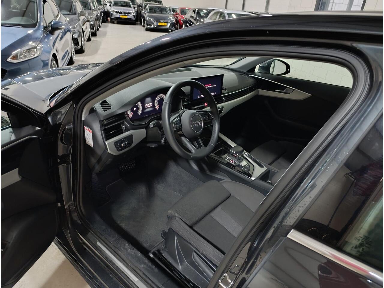 Audi A4 Limousine 35 TFSI Advanced Edition Climate controle | Navigatiesysteem | Parkeersensoren | Cruise controle | Keyless