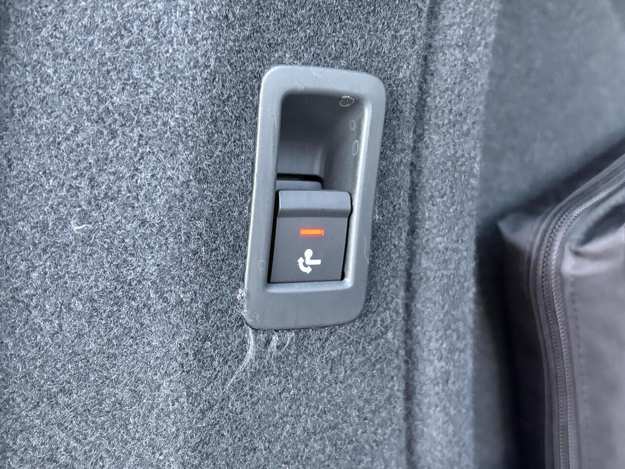 Audi A4 Avant 35 TFSI Advanced Edition | Wegklapbare Trekhaak | Elek. Kofferklep | Parkeersensoren | DAB |