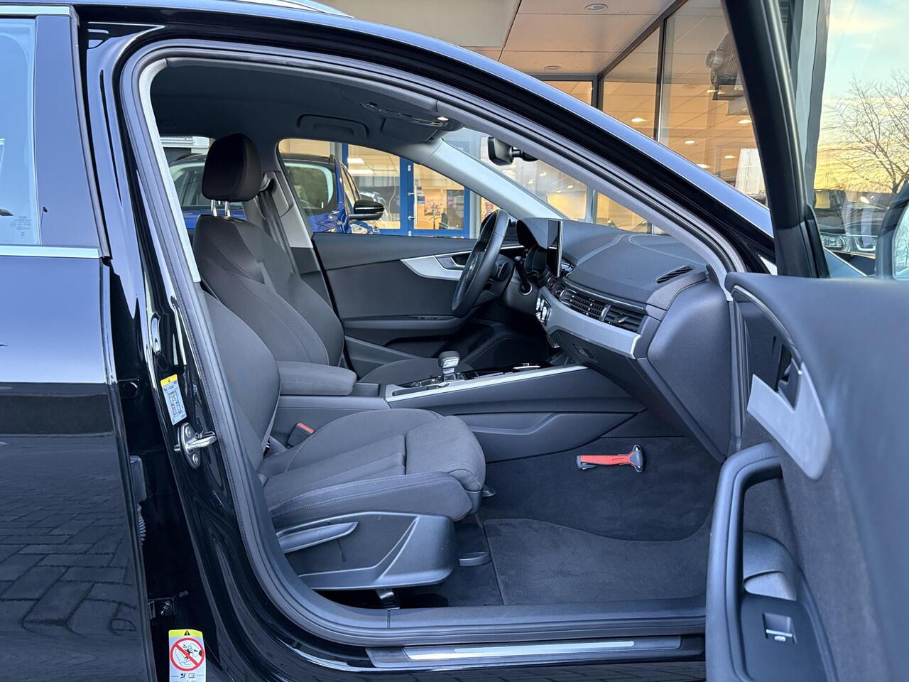 Audi A4 Avant 35 TFSI Advanced Edition | Wegklapbare Trekhaak | Elek. Kofferklep | Parkeersensoren | DAB |