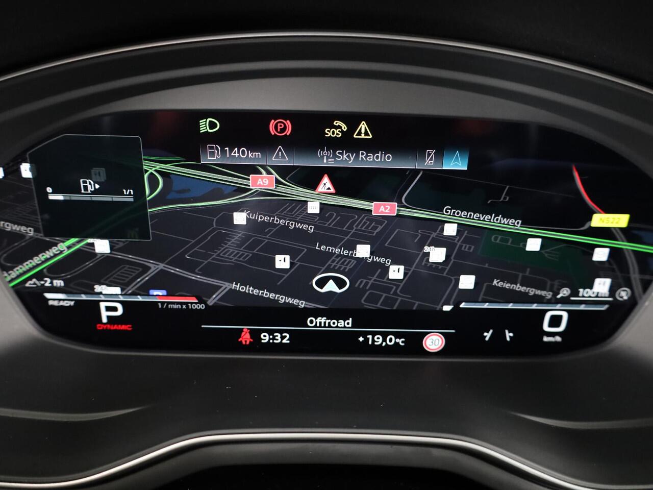 Audi A4 Avant 35 TFSI S edition Competition 150 pk S-tronic | Private lease vanaf ¤ 751,- per maand | Verlengde garantie | Navigatie | Parkeersensoren | Stoelverwarming | S-Line |