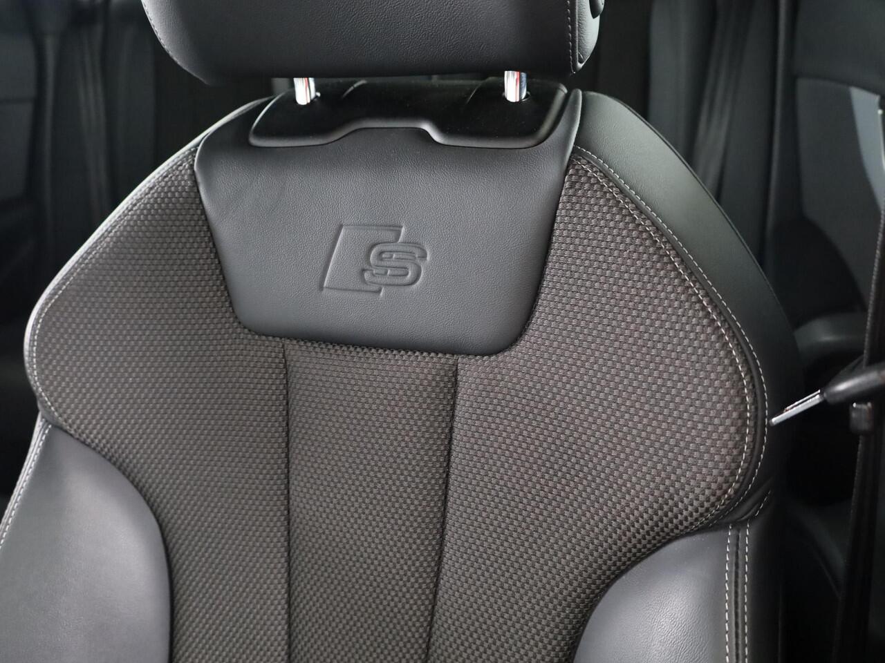 Audi A4 Avant 35 TFSI S edition Competition 150 pk S-tronic | Private lease vanaf ¤ 751,- per maand | Verlengde garantie | Navigatie | Parkeersensoren | Stoelverwarming | S-Line |