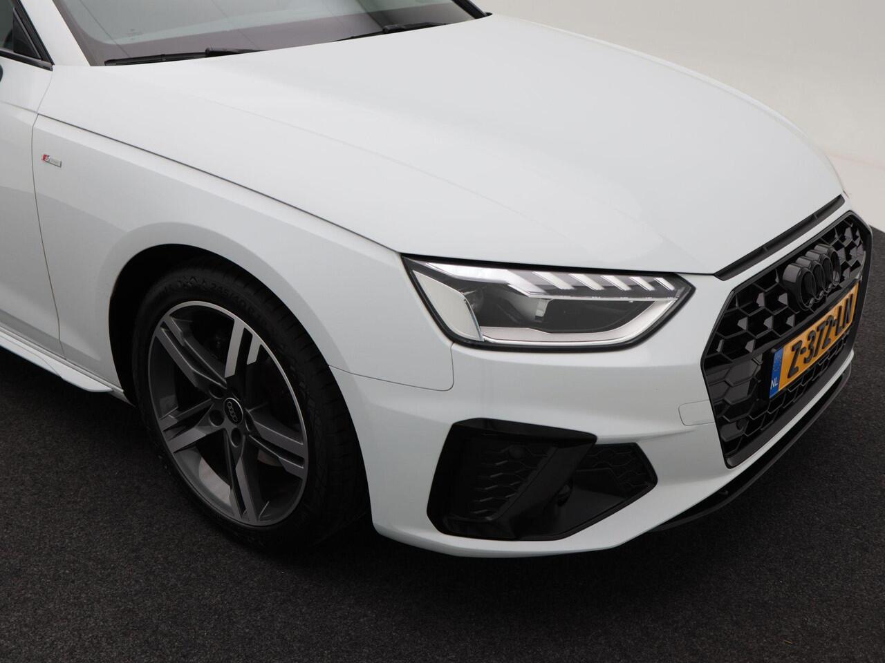 Audi A4 Limousine 35 TFSi S-Line Competition 150 Pk Automaat | Open Dak | Zwart Optiek | Virtual Cockpit | Sportstoelen | CarPlay | LED | Sensoren | 18 Inch | 91.236 Km!