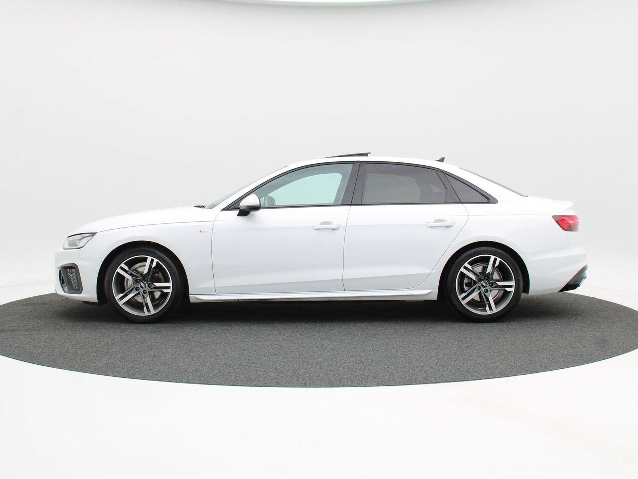 Audi A4 Limousine 35 TFSi S-Line Competition 150 Pk Automaat | Open Dak | Zwart Optiek | Virtual Cockpit | Sportstoelen | CarPlay | LED | Sensoren | 18 Inch | 91.236 Km!