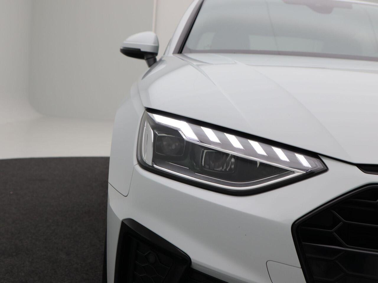 Audi A4 Limousine 35 TFSi S-Line Competition 150 Pk Automaat | Open Dak | Zwart Optiek | Virtual Cockpit | Sportstoelen | CarPlay | LED | Sensoren | 18 Inch | 91.236 Km!