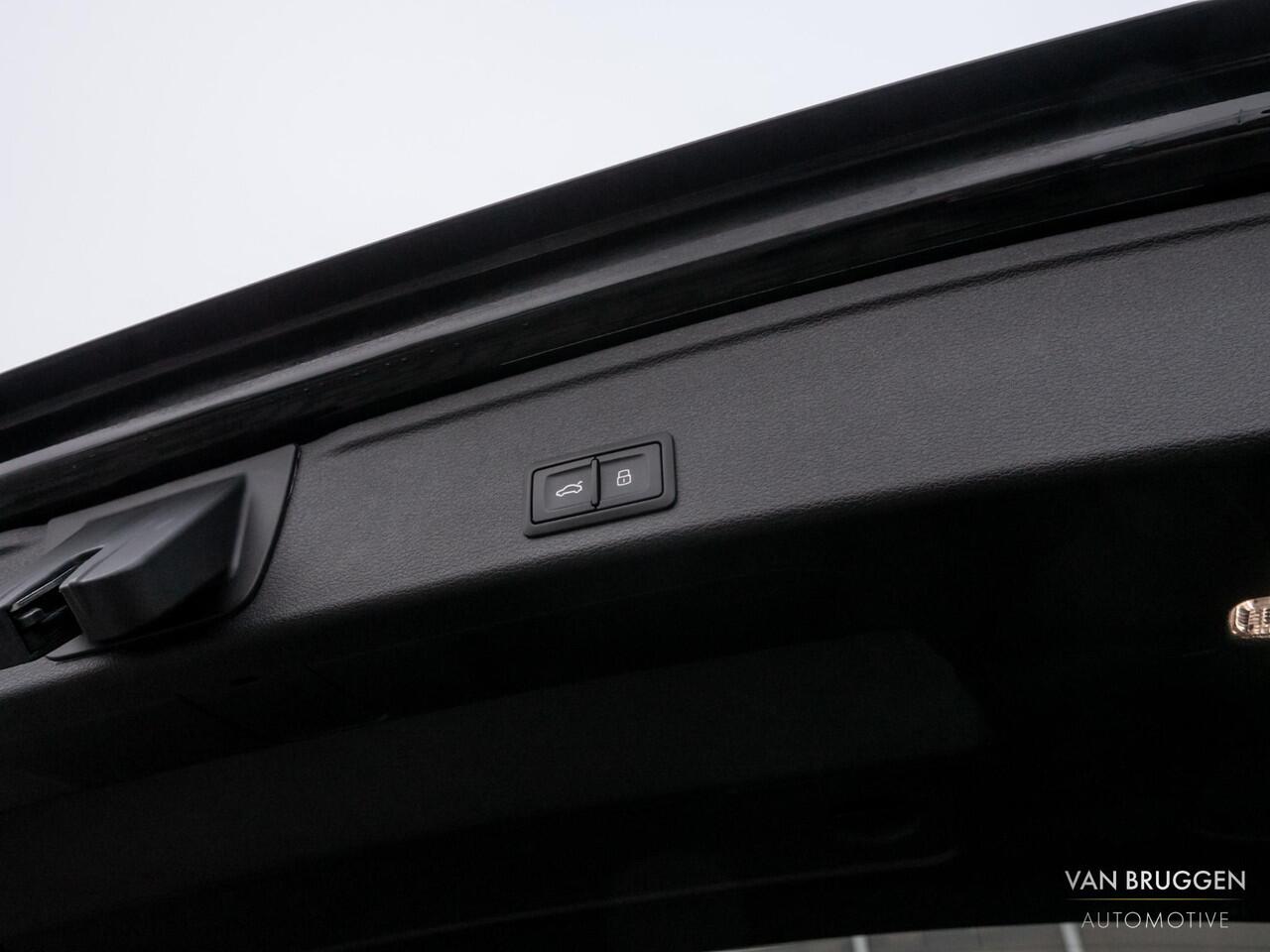 Audi A4 Avant 40 TFSI quattro S-Line Pano RS-Stoelen Trekhaak Massage S4 Sfeer