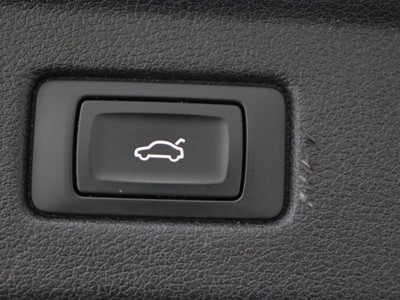 Audi A5 40 TFSI Sport S-Line edition | Carplay | Sportstoelen | Full LED | Half leder | Navigatie | Parkeerhulp | Cruise control | Bluetooth | Climate control | Sportstuur