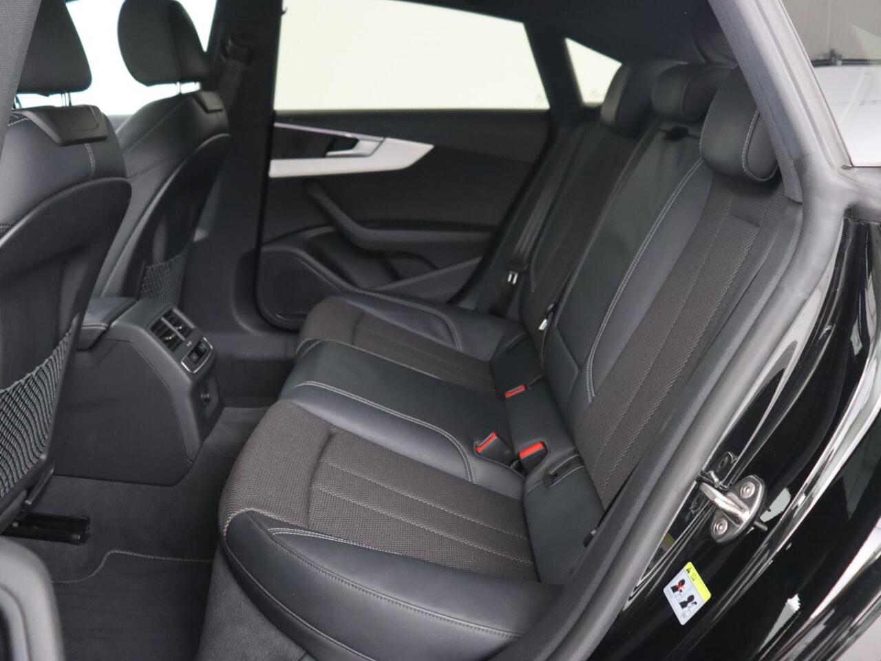 Audi A5 40 TFSI Sport S-line Edition | Panoramadak | Stoelverwarming | Half leder | Sportstoelen | Navigatie | Full LED | Climate control | Sportstuur | Parkeerhulp | 80.600km NAP | Origineel NL | S Line