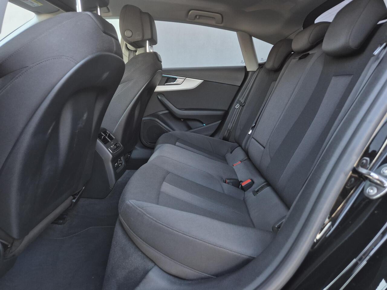 Audi A5 Sportback 40 TFSI Launch edition Sport / Facelift / Assitentie pakket Rijden / Assistentie pakket Parking / Trekgewicht 1500 kg / Elektrische achterklep / Stoelen met massage functie / Stoelverwarming / Adaptief cruise control / Achteruitrijcamera / Keyle