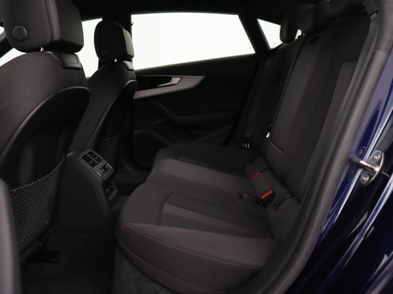 Audi A5 35 TFSI Business Edition | Matrix LED | Elektrische stoelen | Trekhaak | Park Assist | Virtual Cockpit | Carplay | Camera | Sportstoelen | Navigatie | Climate control | Memory