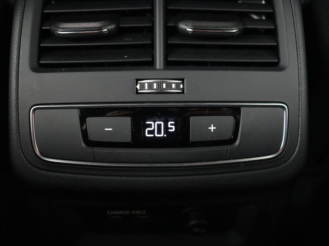 Audi A5 35 TFSI Business Edition | Matrix LED | Elektrische stoelen | Trekhaak | Park Assist | Virtual Cockpit | Carplay | Camera | Sportstoelen | Navigatie | Climate control | Memory