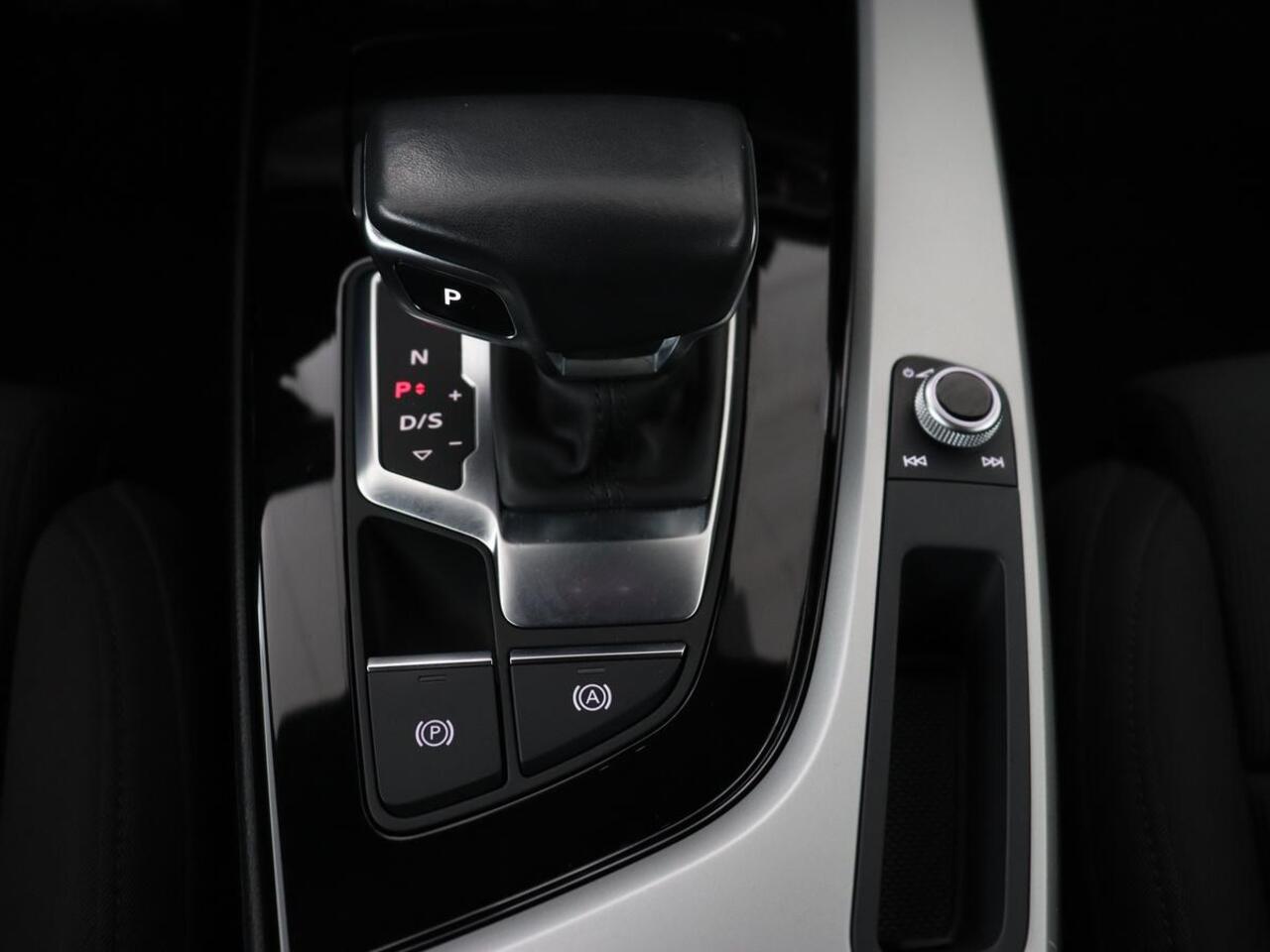 Audi A5 35 TFSI Business Edition | Matrix LED | Elektrische stoelen | Trekhaak | Park Assist | Virtual Cockpit | Carplay | Camera | Sportstoelen | Navigatie | Climate control | Memory