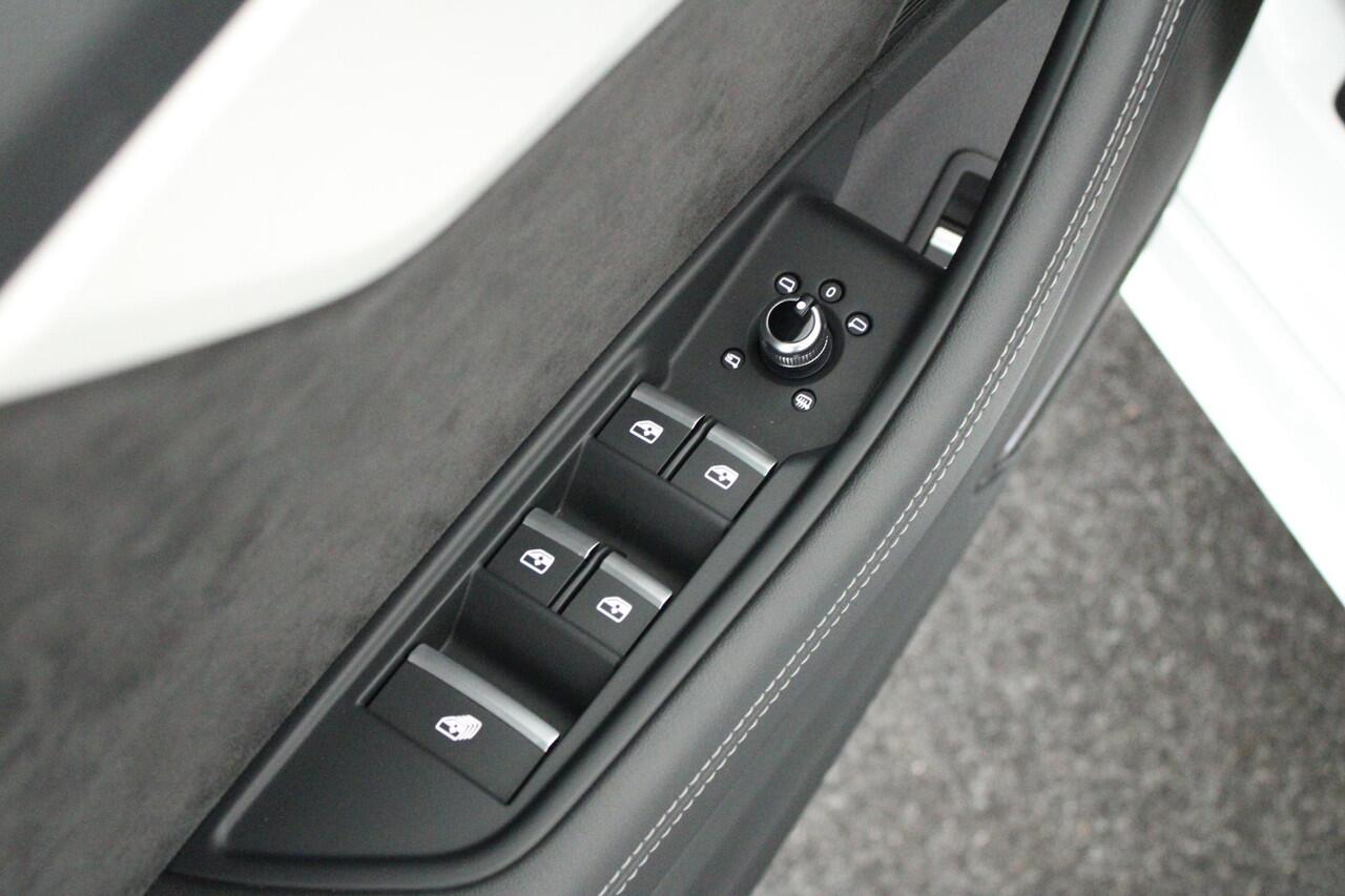 Audi A5 Cabriolet 35 TFSI 150pk S edition Nekverwarming Stoelverwarming Leder Virtual Cockpit Matrix Led 2x S-Line