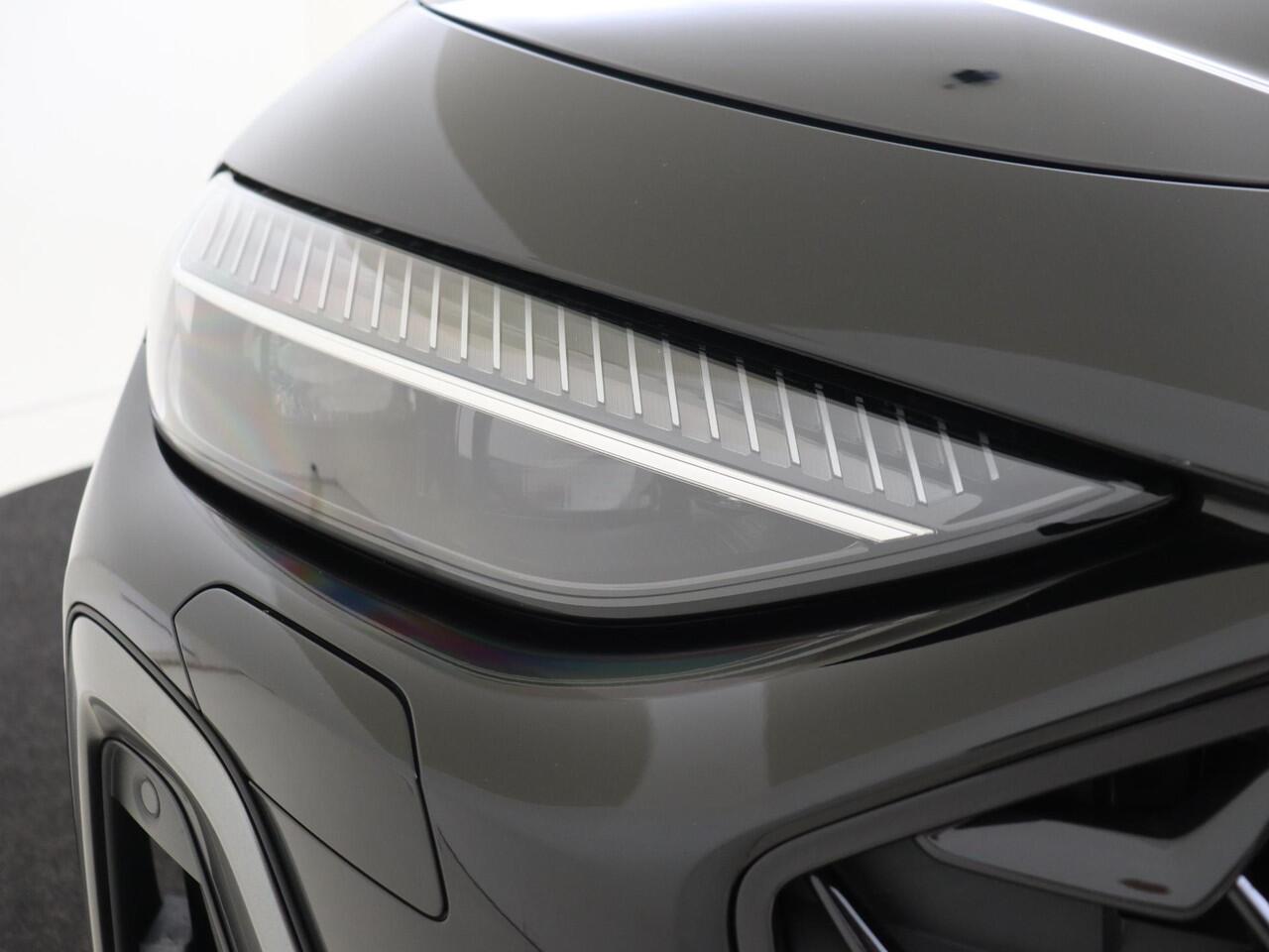 Audi A5 Avant 2.0 e-hybrid quattro S edition | Trekhaak | Display passagierszijde | Dodehoek detectie | 360 camera | Tech Plus pakket | Keyless | LED matrix verlichting |