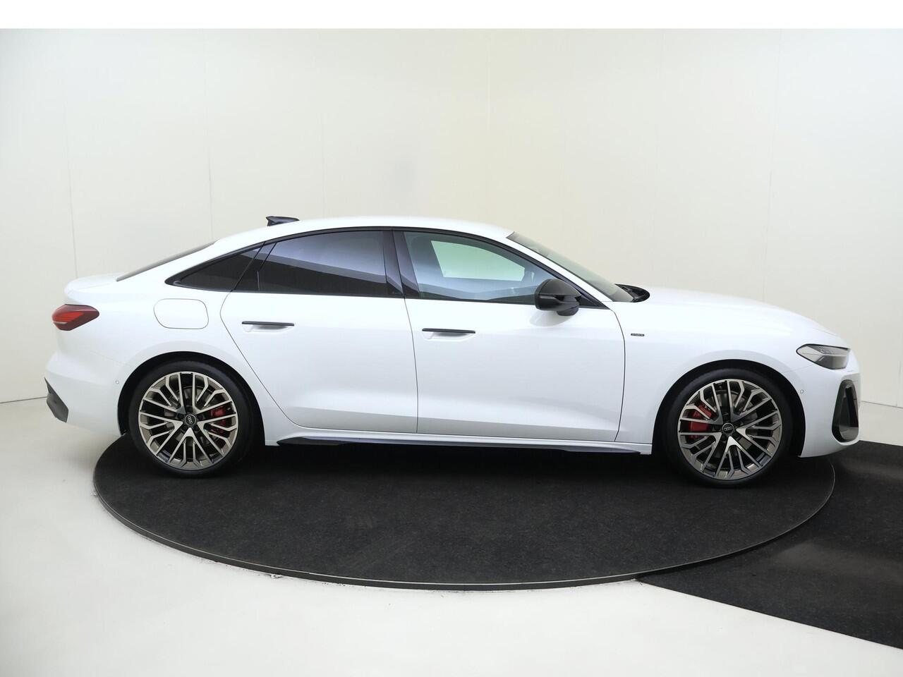 Audi A5 Limousine 2.0 e-hybrid quattro S edition | S-line | 20 inch LM velgen | Optiekpakket zwart | Ambiente lichtpakket Plus | Navigatie |