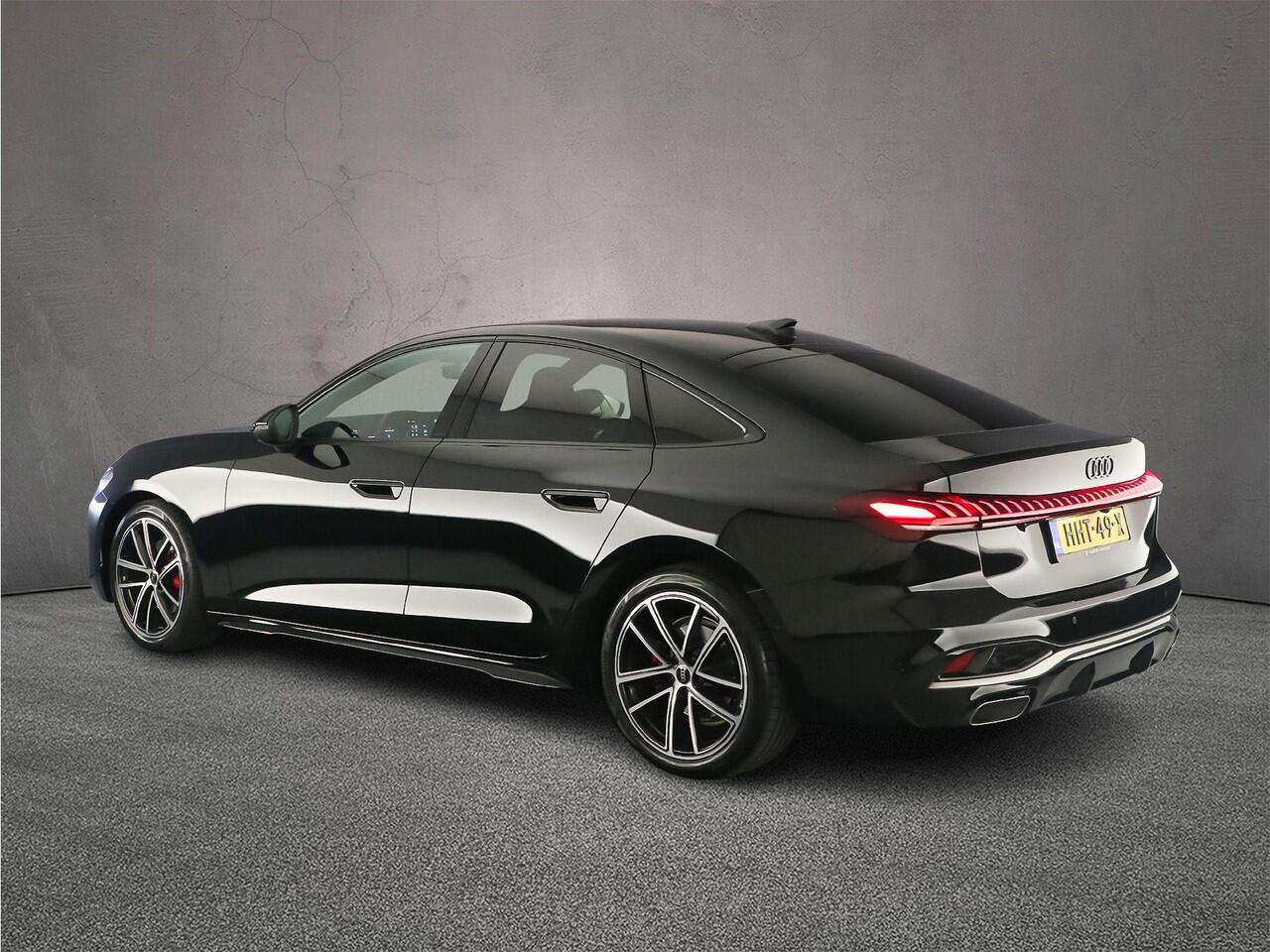 Audi A5 Limousine 2.0 TFSI S Edition | Adapt. Cruise | Optiek Pack | 19 inch | Camera | MMi + | Audi Sound | Parkeerassist Plus | S Line