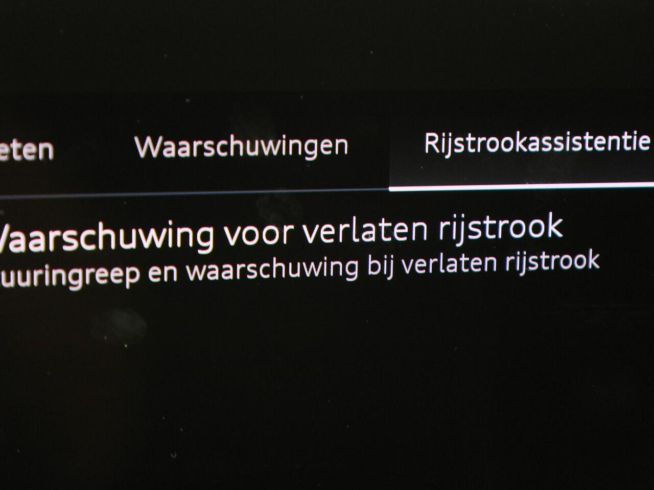 Audi A5 Limousine S edition 2.0 TFSI e 299 PK · Exterieurpakket zwart · Privacy glas · Tech pakket · 20" LM velgen brons