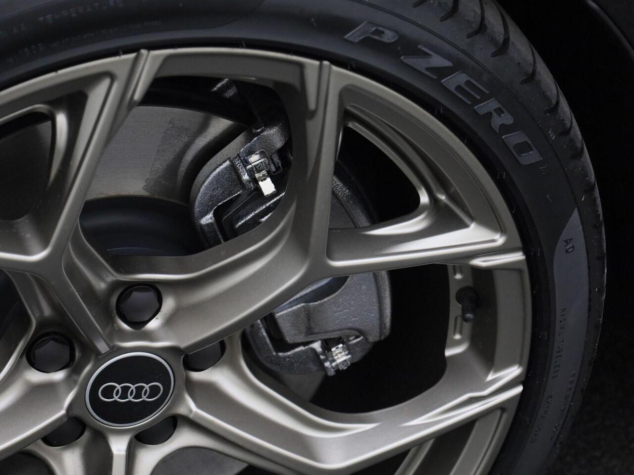 Audi A5 Limousine S edition 2.0 TFSI e 299 PK · Exterieurpakket zwart · Privacy glas · Tech pakket · 20" LM velgen brons