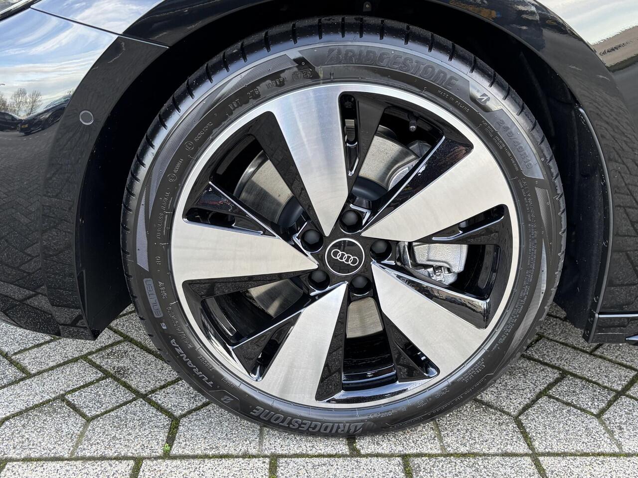 Audi A5 Avant S edition e-hybrid 299 PK | Passagiersdisplay | Stoelverwarming | Trekhaak