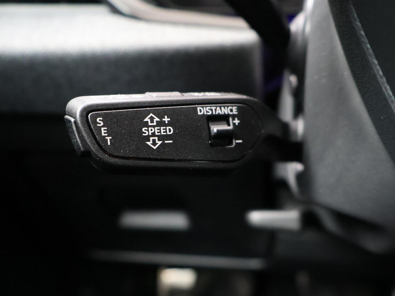 Audi A5 Limousine Edition One (B10) 35 TFSI 110 kW / 150 pk Limousi | S-Line | Sportstoelen | LED-Koplampen | Metallic lak | Achteruitrij Camera | Parkeer hulp voor en achter | Privacy Glas | Ambiante Lichtpakket | |