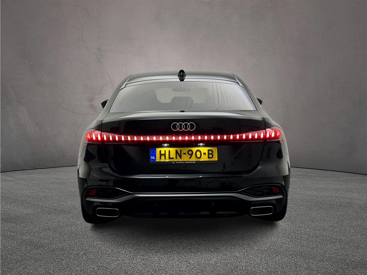 Audi A5 Limousine 2.0 TFSI 150PK S edition | Privacy-Glass | 19-Inch | Audi-Sound | Achterruitcamera | Stoelverwarming | Ambient-Lightning |