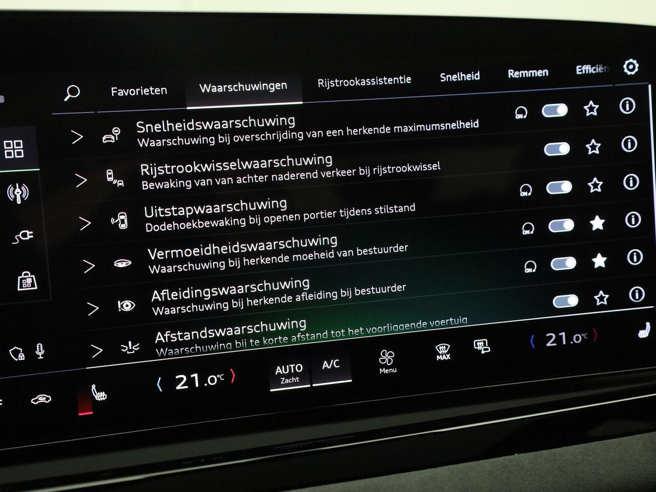 Audi A5 Avant 2.0 e-hybrid 367pk S-tronic Quattro S Line · Panoramadak · Trekhaak · Leder/Alcantara · Garantie tot 08-10-2027