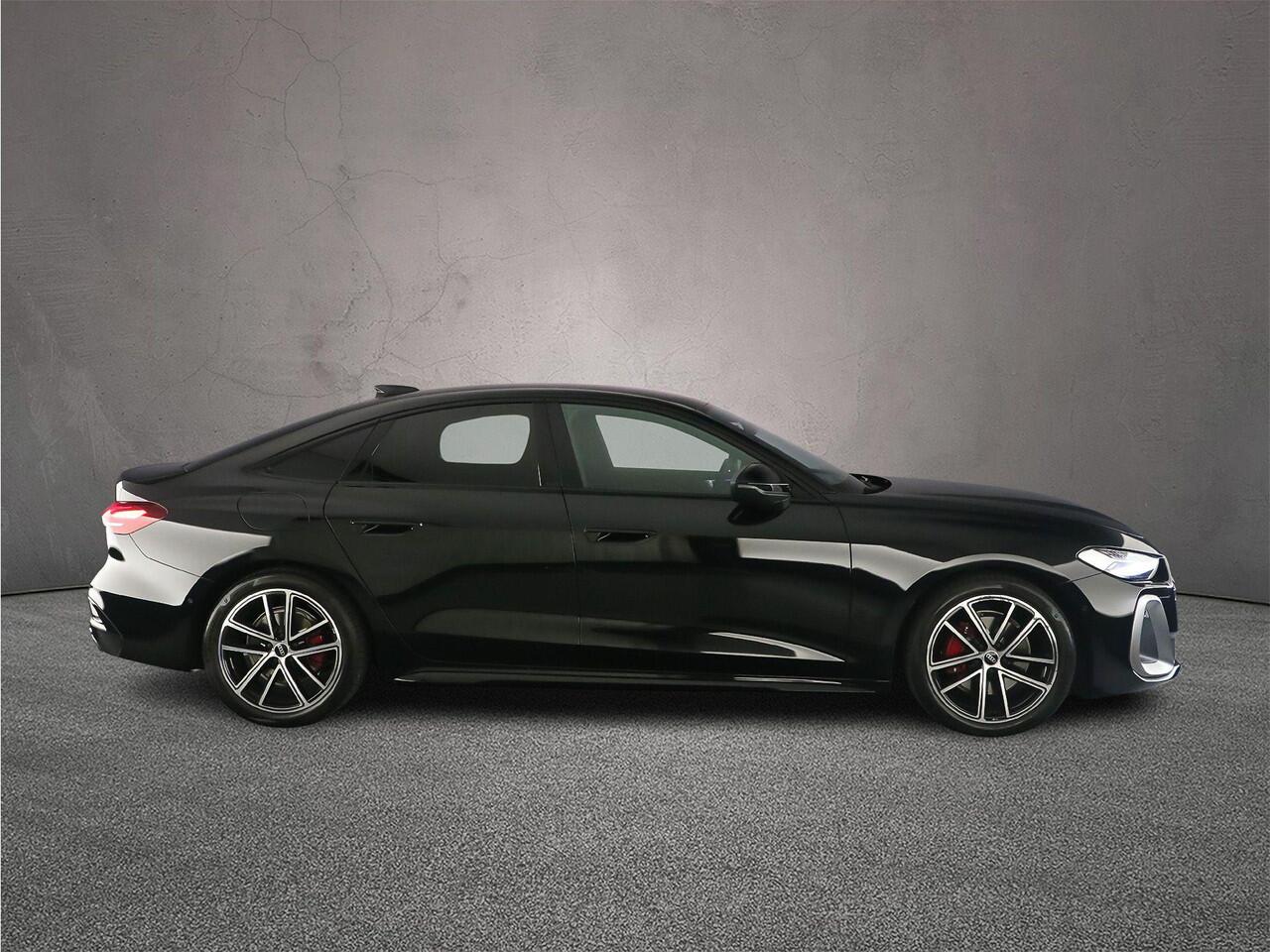 Audi A5 Limousine 2.0 TFSI S Edition | Adapt. Cruise | Optiek Pack | 19 inch | Camera | MMi + | Audi Sound | Parkeerassist Plus | S Line