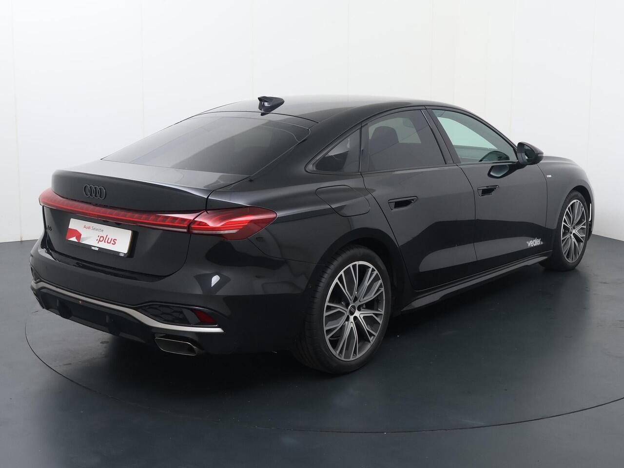 Audi A5 Limousine Edition One 35 TFSI 150 pk | Sportstoelen | LED-koplampen | Achteruitrijcamera | Privacy Glas | Ambient Lighting