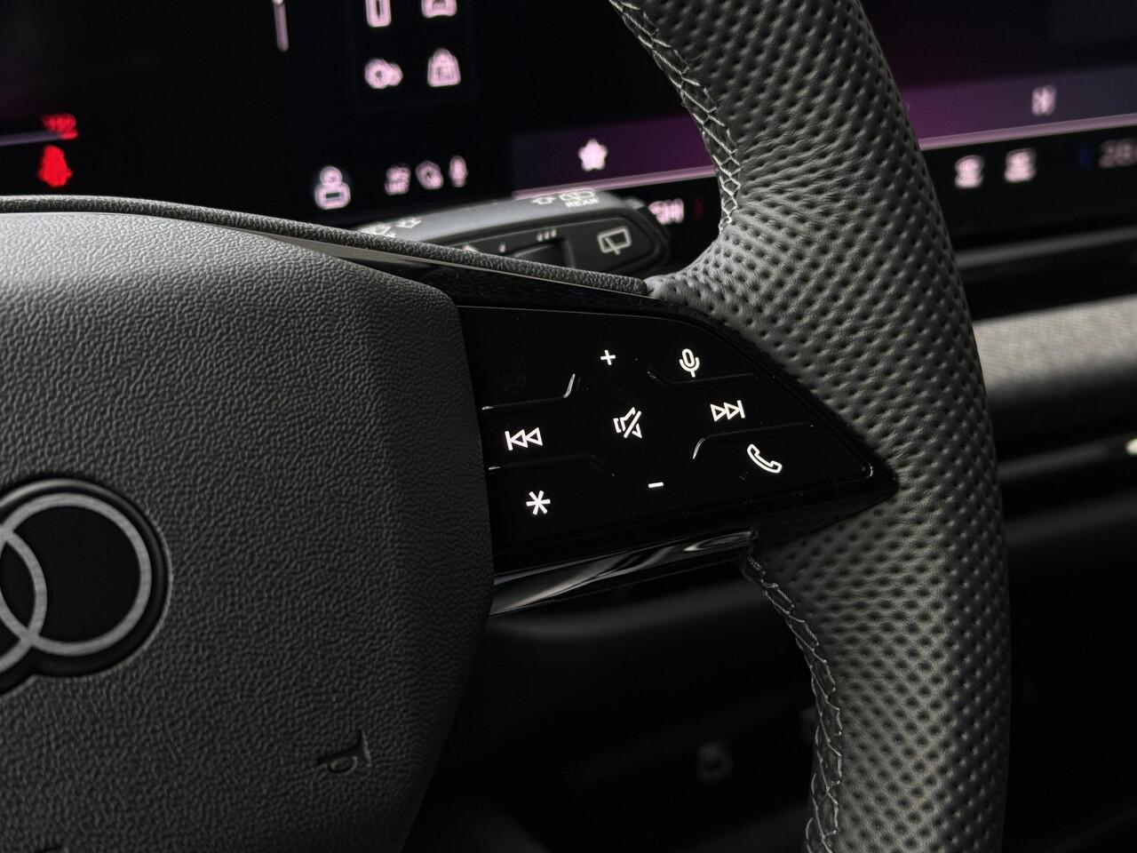 Audi A5 Avant 2.0 TFSI S Edition Tech Plus l Multischerm Passagier l Optiek Zwart l 20 Inch l 360 Camera