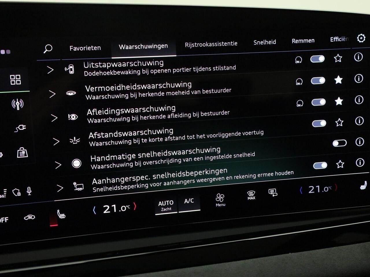 Audi A5 Avant 2.0 e-hybrid 367pk S-tronic Quattro S Line · Panoramadak · Trekhaak · Leder/Alcantara · Bijrijder scherm