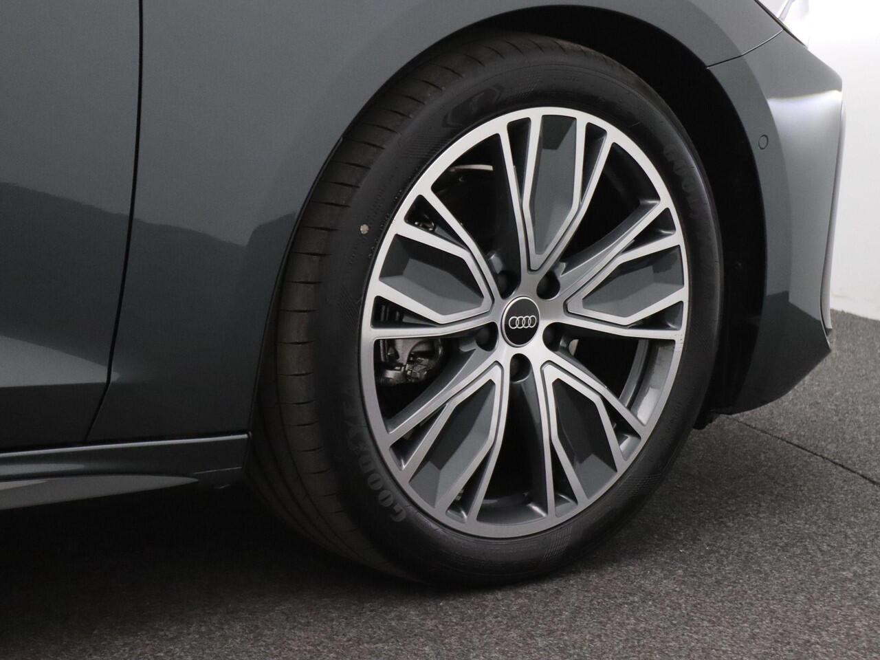 Audi A5 Avant 2.0 TFSI S edition 150PK S-Tronic S-Line, Panoramadak, Matrix-LED verlichting, Side Assist, Comfortkey, Adaptieve Cruise Controle, Elektr. Achterklep, Trekhaak, 19" LM Velgen