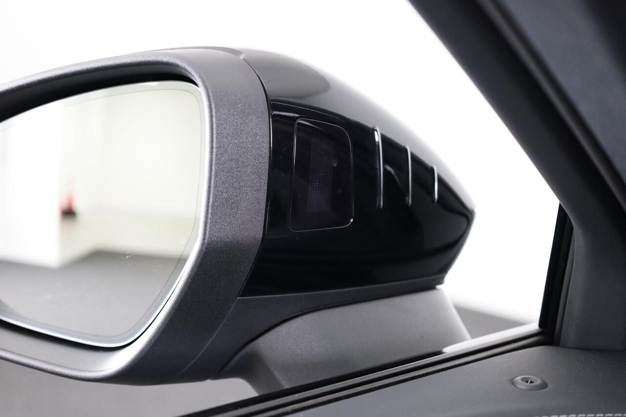 Audi A5 Avant 2.0 TFSI S edition 150pk | Matrix Led verlichting | Rondzicht camera | Keyless entry | 19 inch lichtmetalen velgen | S-line