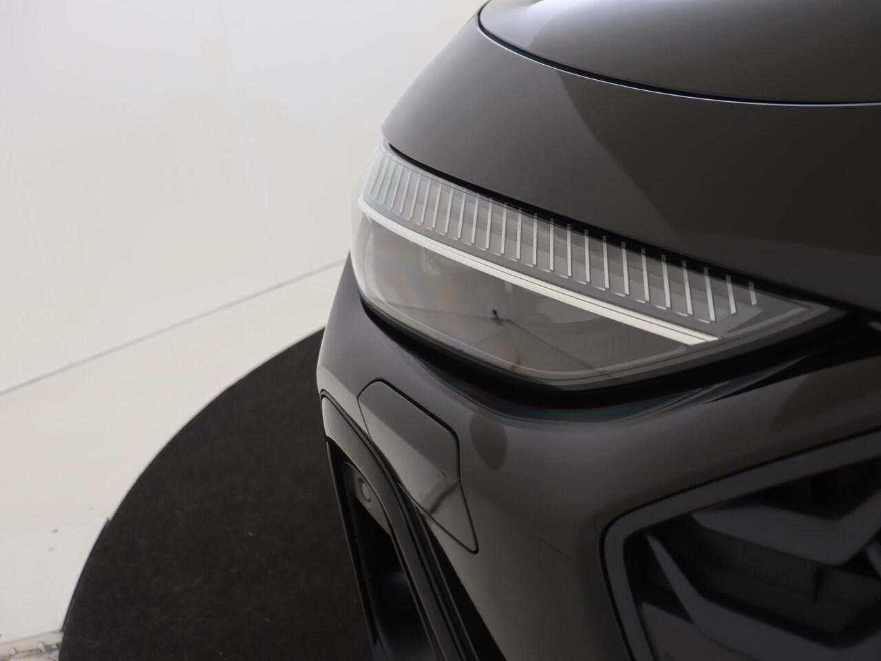 Audi A5 Avant 2.0 e-hybrid quattro S edition Competition | Panoramadak | Trekhaak | 360 camera | Bang & Olufsen | Head-up display | 3-zone airco | Dodehoek detectie | Keyless |