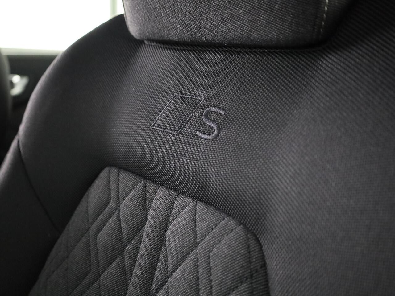 Audi A5 Avant S edition e-hybrid 220 kW / 299 PK Avant 7 versn. | Techniekpakket plus | Stoelen voor elektrisch | Privacy glas | Ambiente lichtpakket pro |