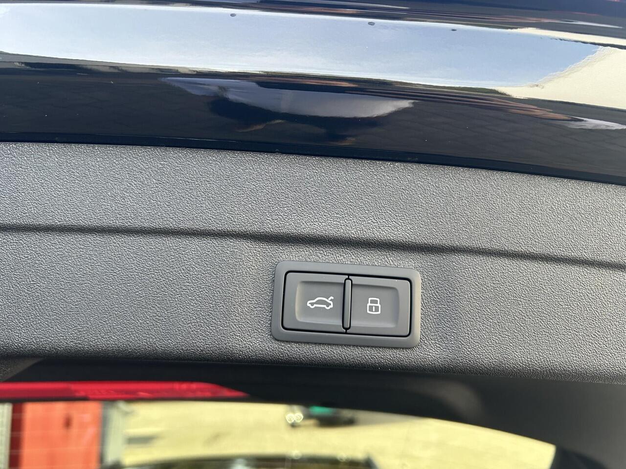 Audi A5 Avant S edition e-hybrid 220 kW / 299 PK quattro | Passagiersdisplay | Matrix LED-koplampen | 360 graden camera | Elektronische trekhaak | Stoelverwarming