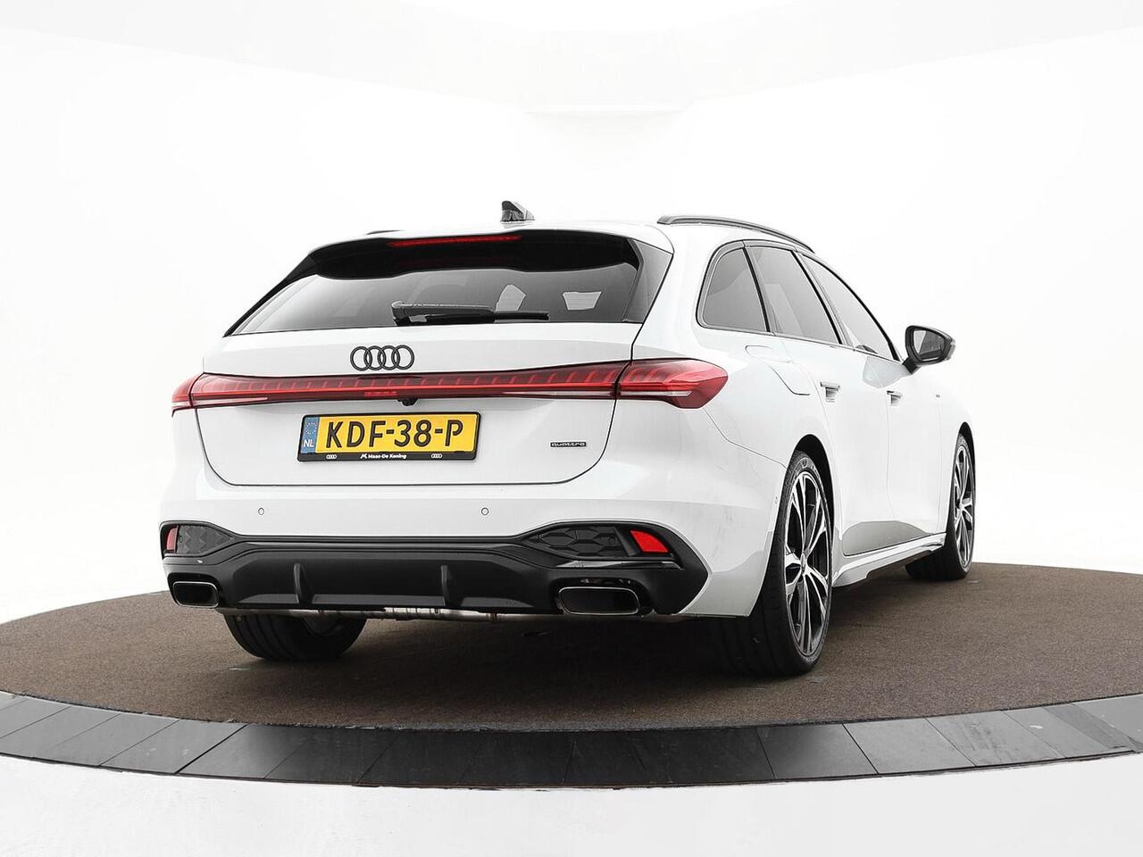 Audi A5 Avant 2.0 e-hybrid quattro S edition · Tech Plus pakket · 20'' LM velgen 5 dubbelspaak · Privacy glas · Optiek zwart
