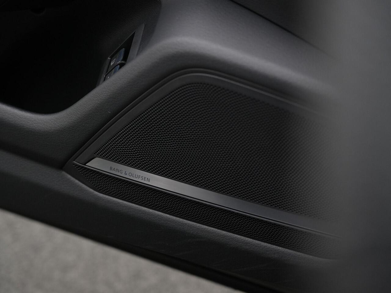 Audi A6 Avant 55 TFSI e 367 pk S-tronic quattro Pro Line S Competition / S-Line | Panoramadak | Trekhaak | Demperregeling | Geheugenstoel | Head-up display | Bang & Olufsen | 360 camera