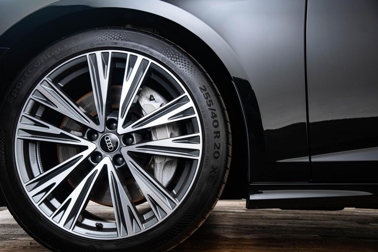 Audi A6 Avant 55 TFSI S Line - Panoramadak - Adaptive cruise control - Head up - Sportonderstel - Stoelverwarming vóór - Sportstoelen - Privacy glas - Optiekpakket zwart plus - Achteruitrijcamera - Ambienteverlichting -