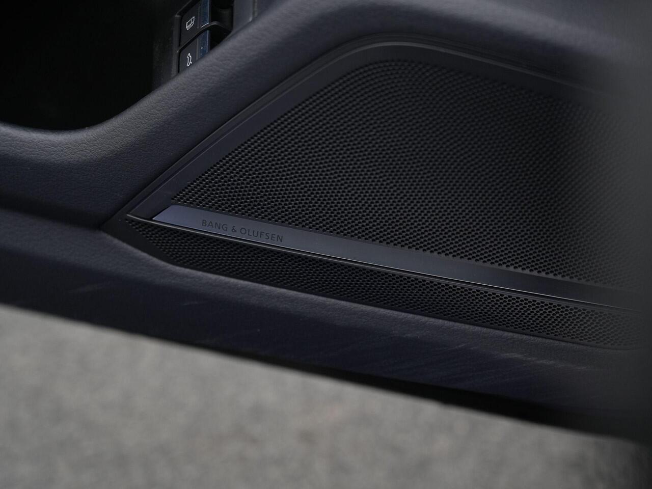 Audi A6 Avant 55 TFSI e Quattro Pro Line S Competition / S-Line | Panoramadak | Trekhaak | Demperregeling | Geheugenstoel | HD-Matrix LED | Head-up display | 360 camera | Bang & Olufsen | Leder/alcantara