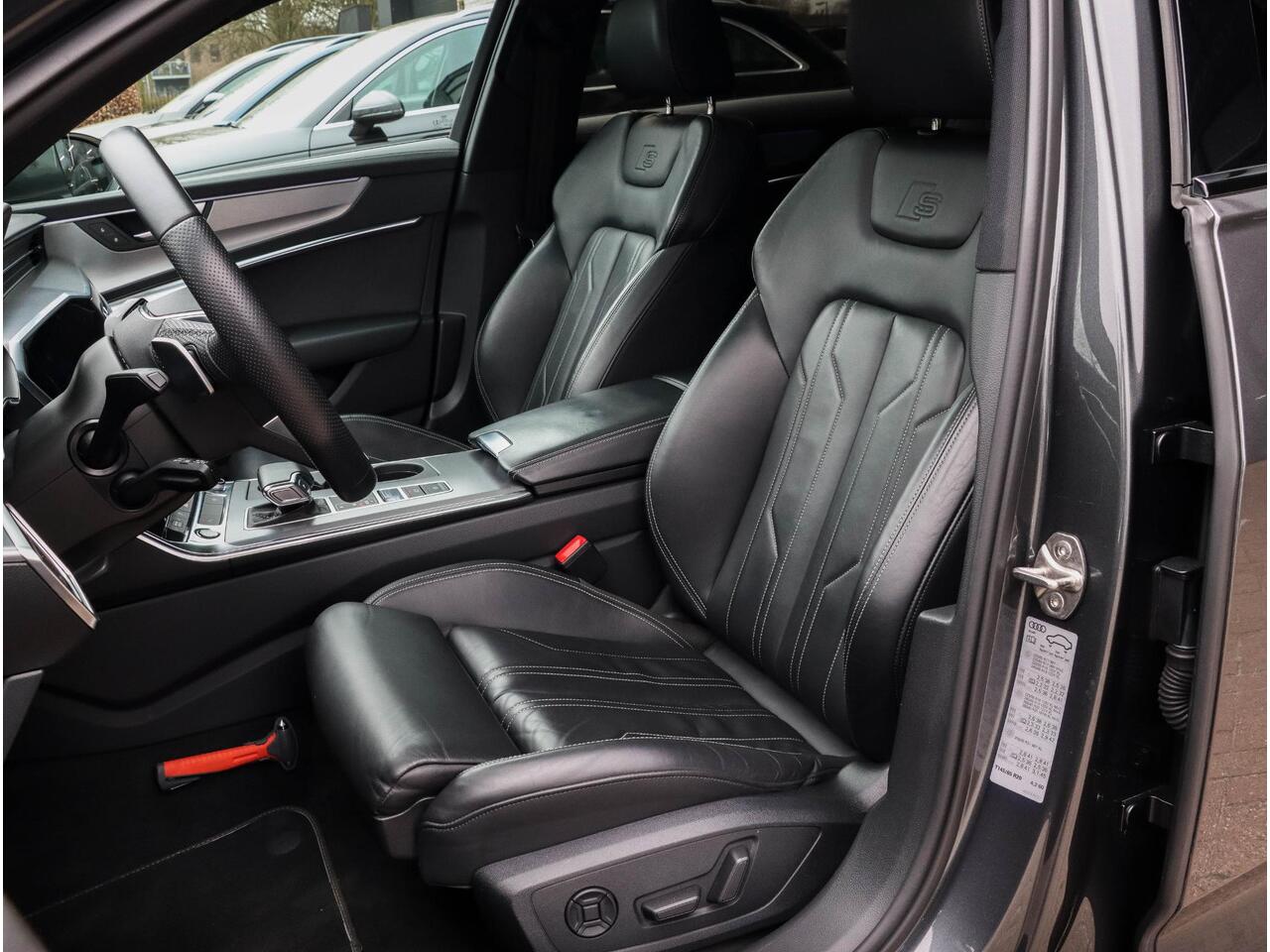 Audi A6 Avant 40 TFSI S edition 204pk Panoramadak LED Leder S Line