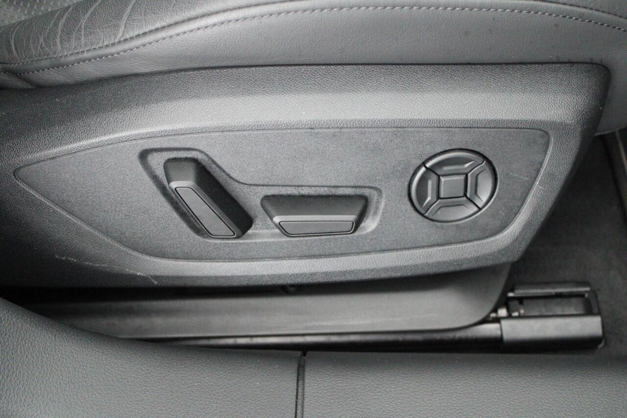 Audi A6 Avant 50 TFSI e 299pk Quattro S Edition Trekhaak Camera B&O Panoramadak Matrix Led Virtual Cockpit Navigatie S-Line