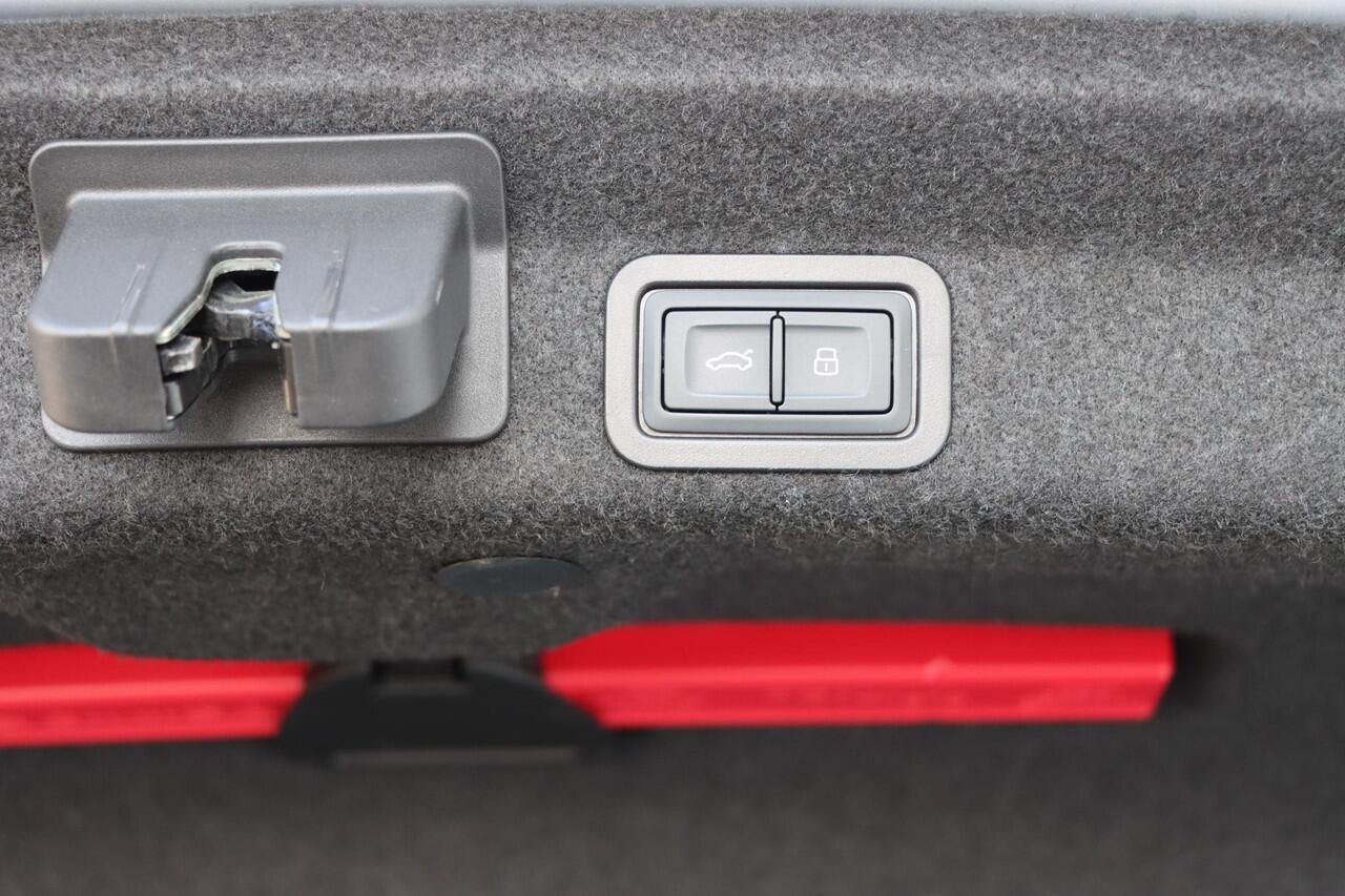 Audi A6 Limousine 50 TFSI e Quattro Design 300pk S Tronic | SOH 95,6% | Elektrisch verstelbare voorstoelen | Memory | Camera