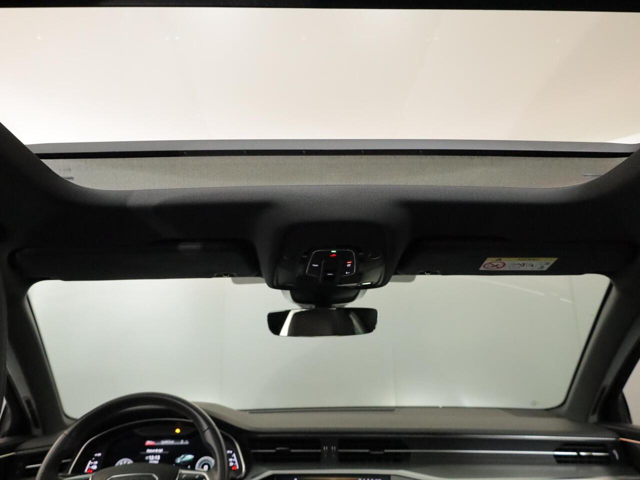 Audi A6 Limousine 50 TFSI e quattro S edition 299 pk S-tronic | SOH 91% | Navigatie | Panoramadak | Trekhaak (wegklapbaar) | Parkeersensoren (Park assist) | Rondomzicht camera | Stoelverwarming | S-Line |