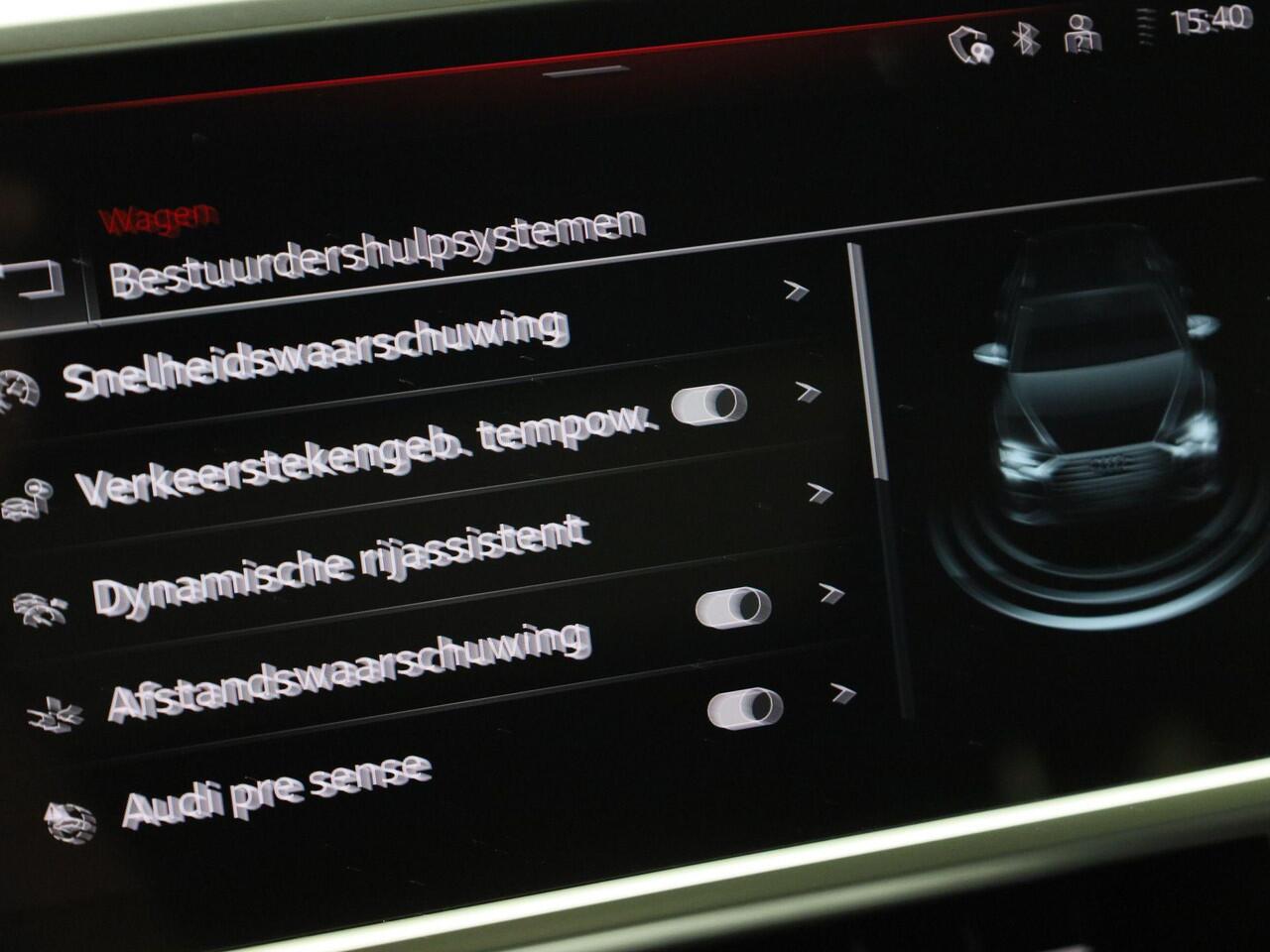 Audi A6 Avant 50 TFSIe 220kW/299PK quattro S Line · Panoramadak · Apple Car Play · Camera · Leder/Alcantara · Drive select