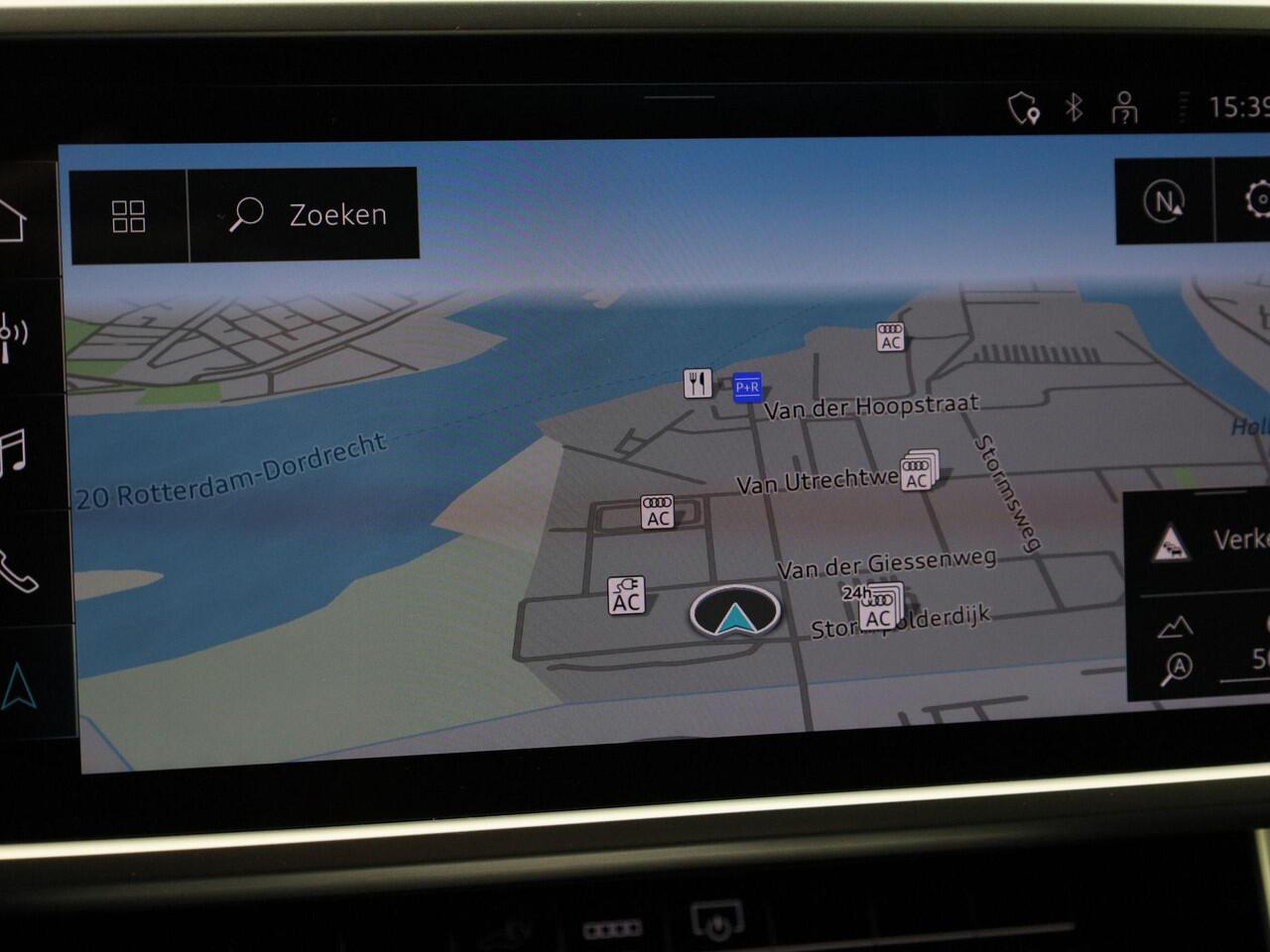 Audi A6 Avant 50 TFSIe 220kW/299PK quattro S Line · Panoramadak · Apple Car Play · Camera · Leder/Alcantara · Drive select