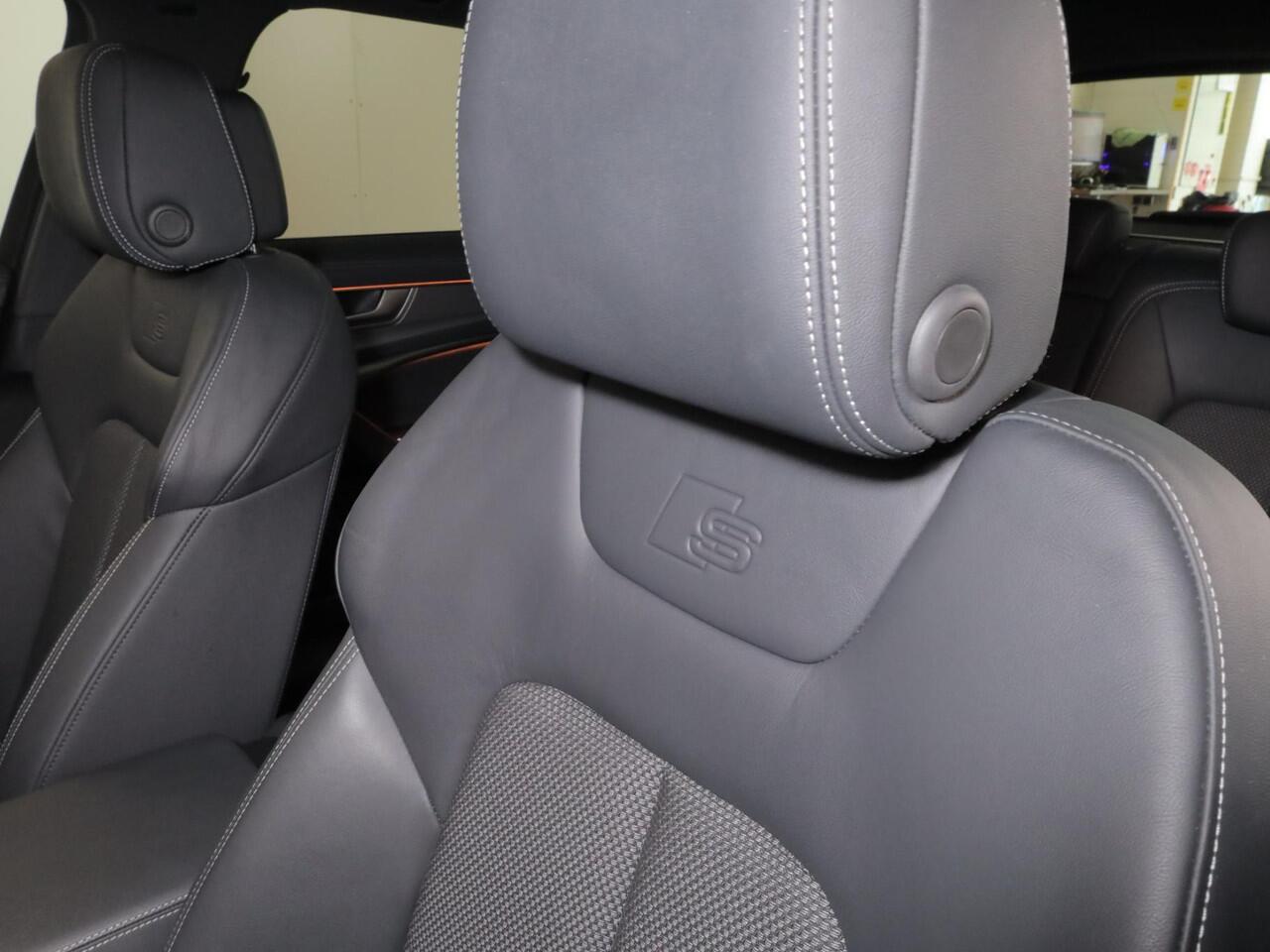 Audi A6 Avant 40 TFSI S edition Competition 204PK | Panorama dak | Verlengde garantie | 2x S-line | Led matrix |