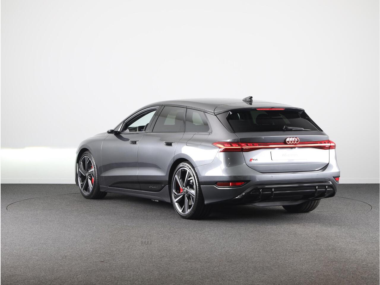Audi A6 Avant S6 Avant e-tron e-tron 100kWh 370 kW / 503 PK Avan Navigatiepakket plus, stoelventillatie, winterpakket, remzadels rood