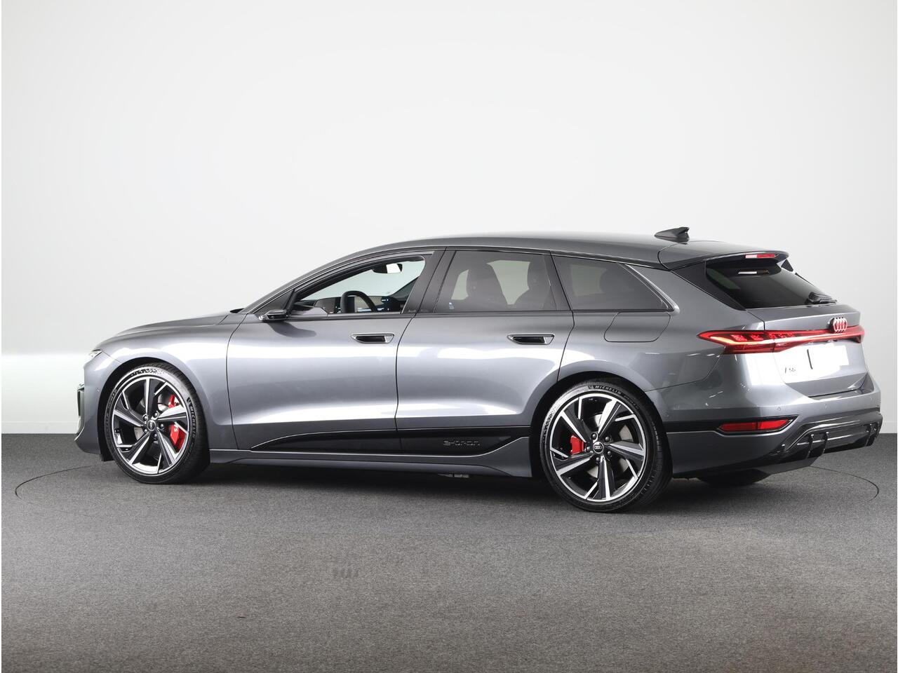 Audi A6 Avant S6 Avant e-tron e-tron 100kWh 370 kW / 503 PK Avan Navigatiepakket plus, stoelventillatie, winterpakket, remzadels rood