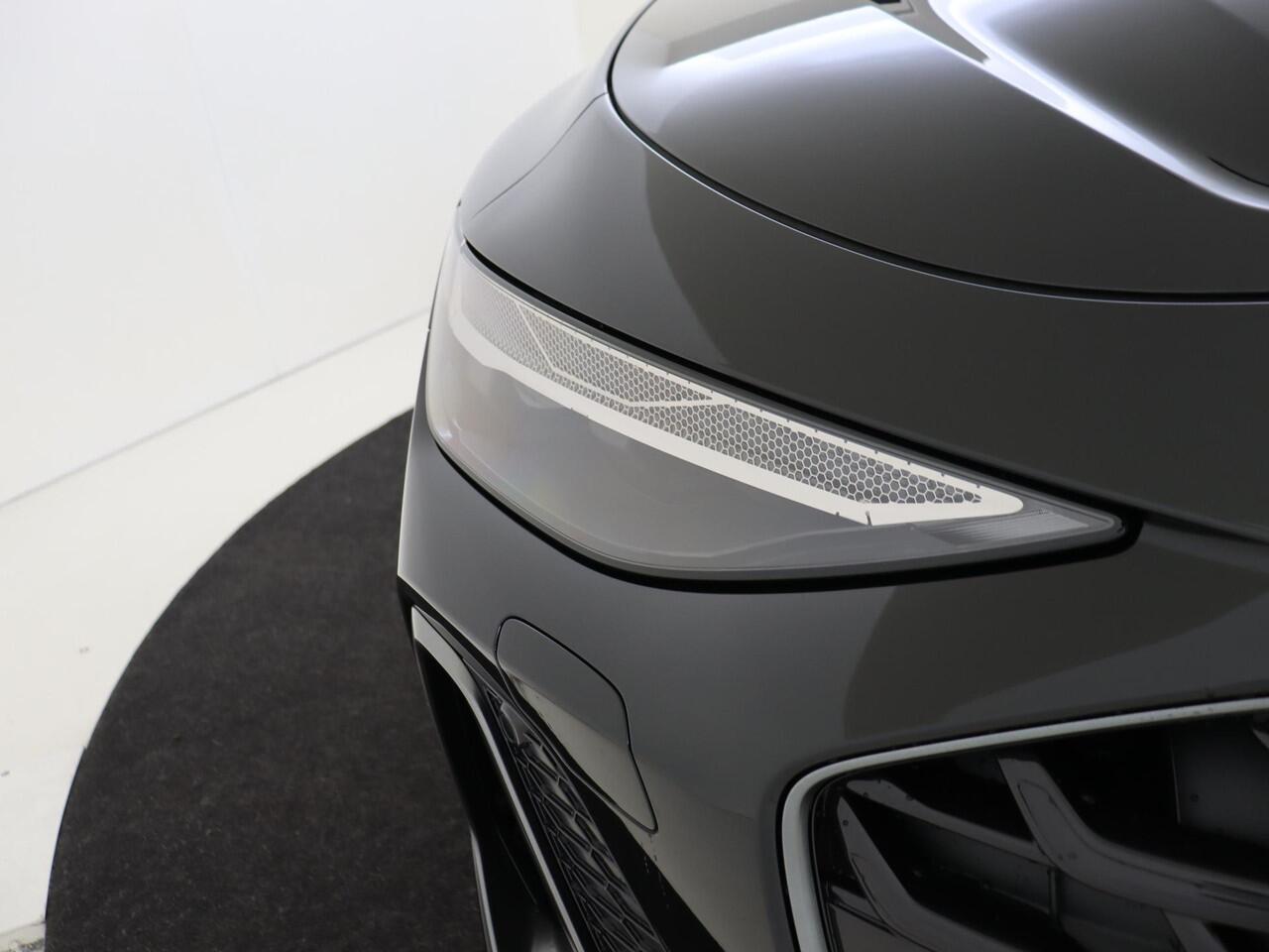 Audi A6 Avant TFSI S-tronic Advanced edition S Line uitvoering | Lederen bekleding | 20 inch LM velgen | Elek. verstelbare voorstoelen | Comfortsleutel |